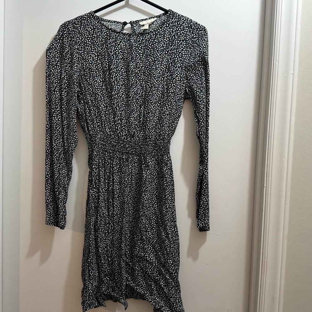 H&M Black and White Long Sleeve Dress